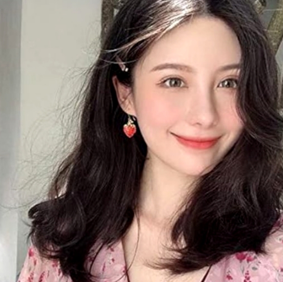 Red Rhinestone Strawberry Earrings Pave Strawberries Crystal Fruit Charms Gold - Picture 6 of 6